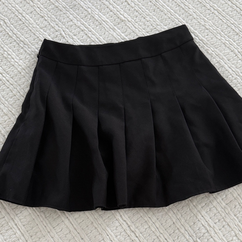 Elegant Black Pleated Skirt